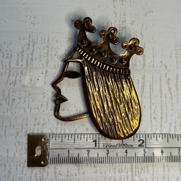 Vintage Copper Queen of Hearts Brooch - Picture 6 of 7
